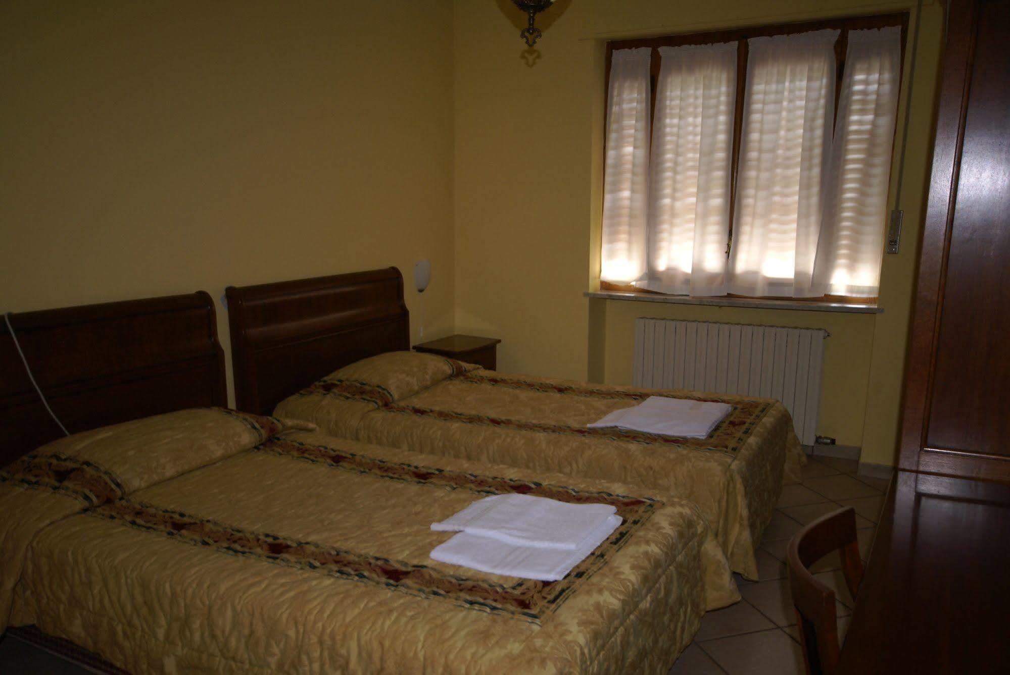 Hotel Londra Acceglio Exterior photo